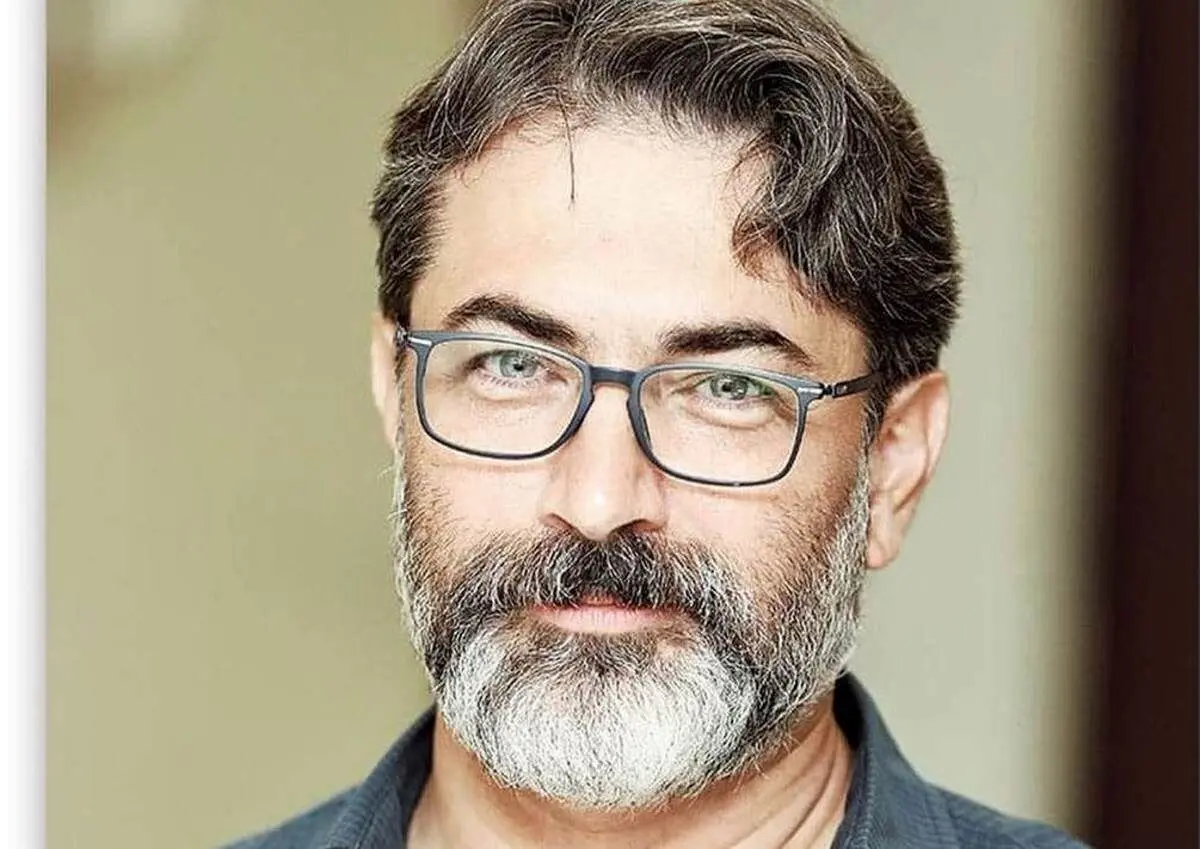 پارسا پیروزفر در کنار خواننده مشهور