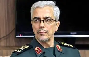  تصویری از سپهبد باقری و مادرش بر مزار برادر شهیدش 
