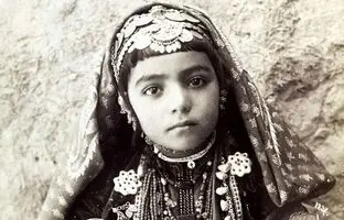 سفر به عصر قاجار؛ از زن خَرسوار تا مرد آتش‌خوار 