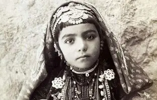 سفر به عصر قاجار؛ از زن خَرسوار تا مرد آتش‌خوار 