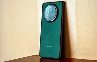 قدرت باتری در دنیای گوشی‌های تاشو! آنر مجیک V5 با رکوردی بی‌سابقه می‌آید