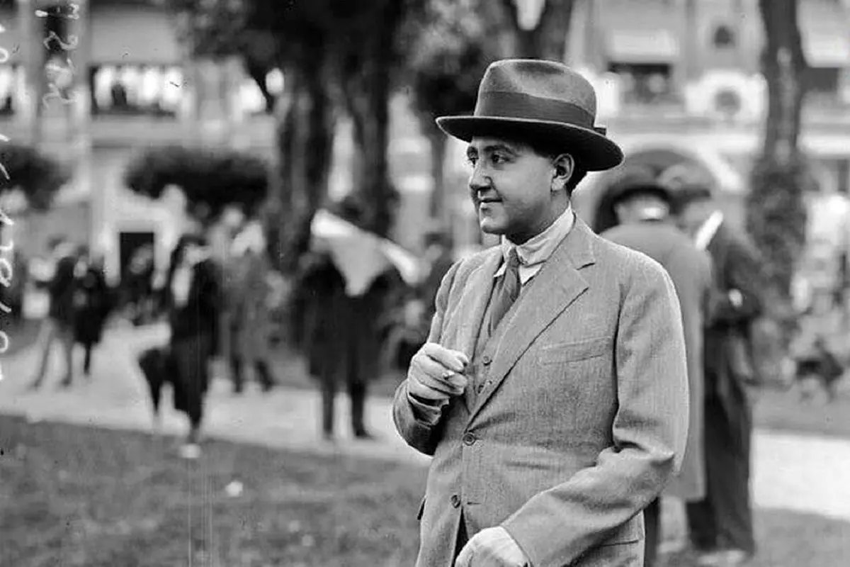 عکس قدیمی: سوگلی احمدشاه در دهه 1300 