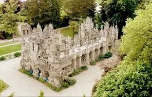 کاخ شگفت انگیزی که یک پستچی با سنگ‌های کنار جاده ساخت!+ ویدئو