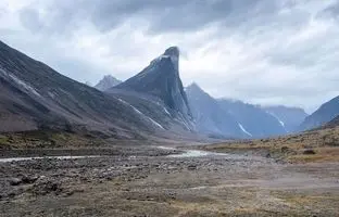«عمودی‌ترین» کوه جهان که اگر از آن سقوط کنید 26 ثانیه بعد به زمین می‌رسید