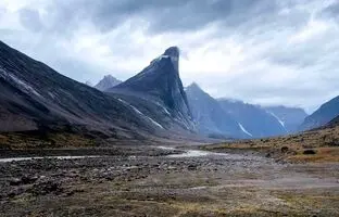 «عمودی‌ترین» کوه جهان که اگر از آن سقوط کنید 26 ثانیه بعد به زمین می‌رسید