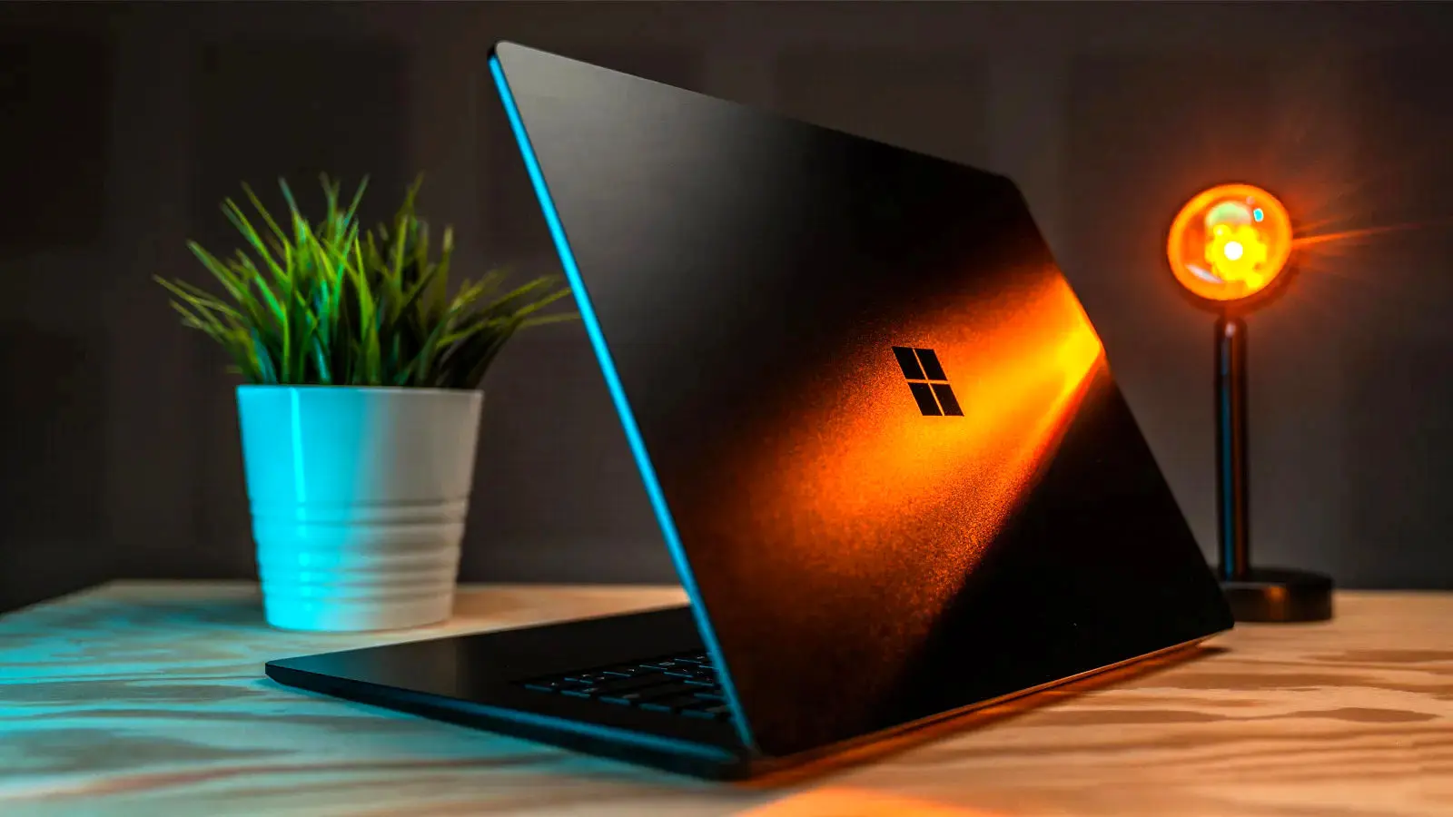 ۵ لپ تاپ پرفروش مایکروسافت را بشناسید