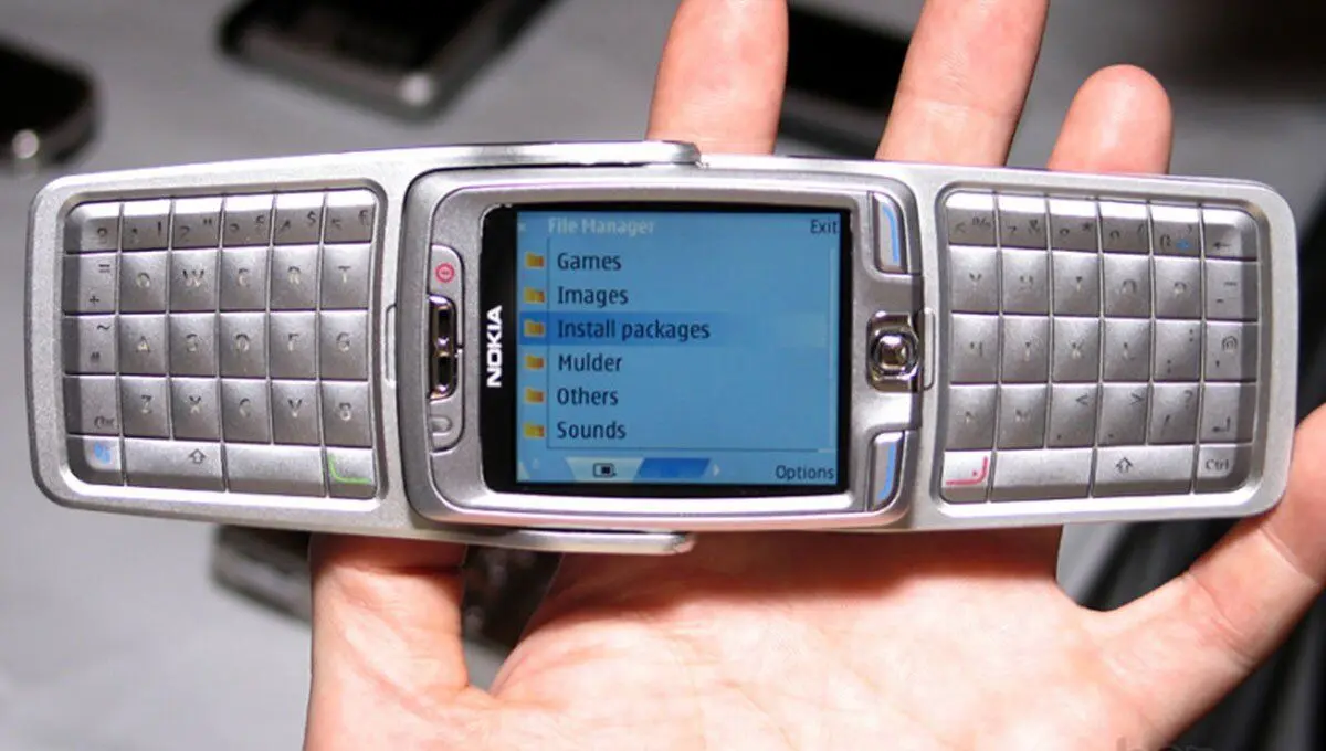 (ویدئو) نوکیا E70؛ پیشگام گوشی‌های هوشمند با قابلیت‌های حرفه‌ای