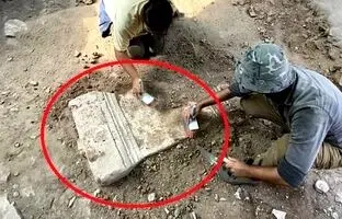 کتیبۀ ۲ هزارساله‌ای که به افتخار یک «کشتی‌گیر» نوشته شده، از زیر خاک بیرون آمد + عکس