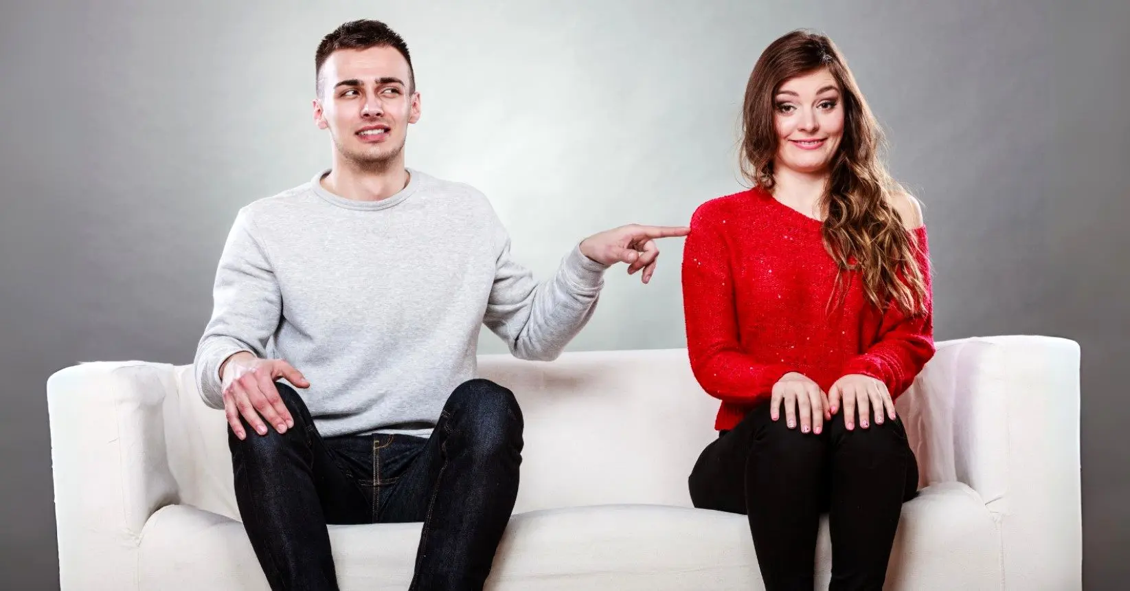 8 نشانه که در دل و ذهن طرف جا خوش کرده‌اید