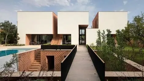 راهنمای سفر: ویلای ناربن کرمان، تلفیق معماری مدرن 