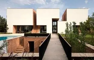 راهنمای سفر: ویلای ناربن کرمان، تلفیق معماری مدرن 