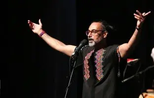 نگاه عاشقانه محسن شریفیان به هنرنمایی دخترش + ویدئو