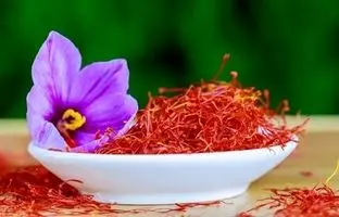 ۷ فایده باورنکردنی چای زعفران برای سلامتی