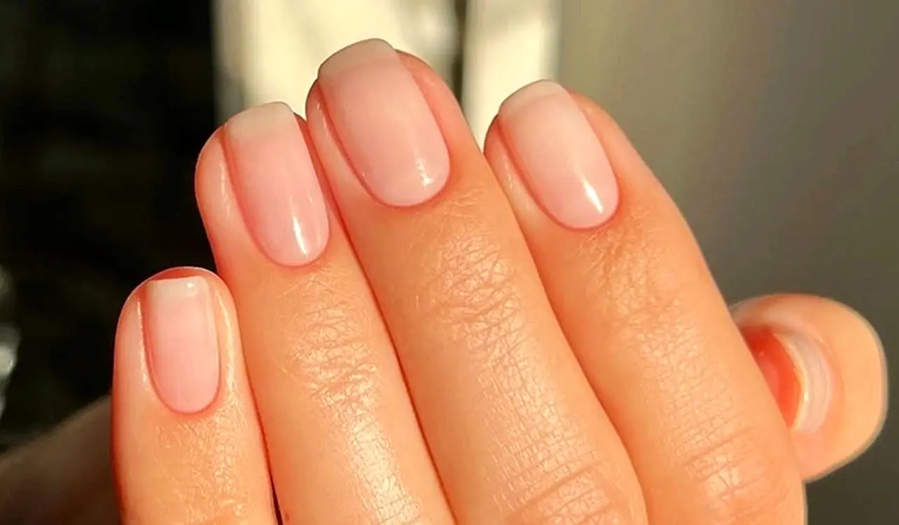 مانیکور؛ چطور ترند ناخن ساده و شیک بهار ۱۴۰۴ را انجام دهیم؟