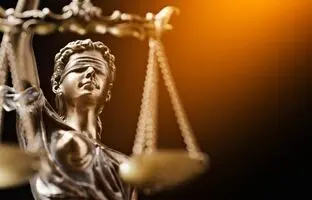 لطفا دیگر شتاب‌زده نگویید: «هر داستانی دو طرف دارد»