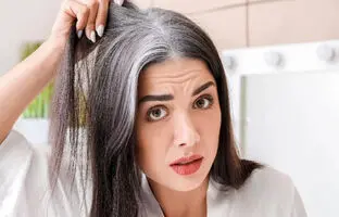 آیا کندن موی سفید واقعاً باعث زیاد شدن آن می‌شود؟