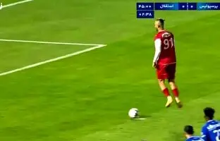 
ناداوری عجیب در نیمه‌ی اول دربی تهران
