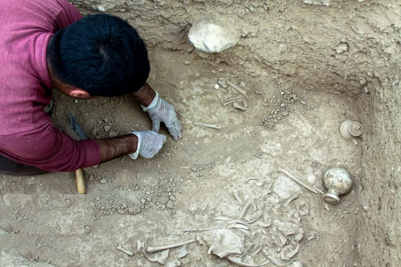 کشف گورستان سه‌هزار ساله در حومه رشت