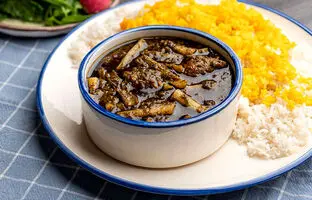 روش تهیه خورش کنگر تهرانی؛ راز خوشمزگی خورش کنگر را بدانید