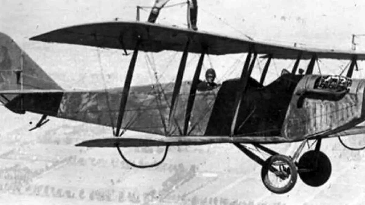 سال ۱۲۹۲؛ وقتی احمدشاه برای اولین بار هواپیما دید + تصویر