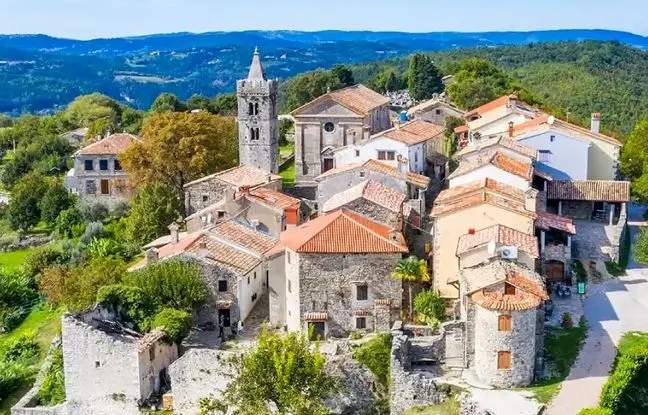 سفری شگفت انگیز به کوچکترین شهر جهان + ویدئو