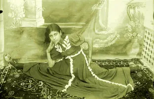 ژشت جالب دختر ژیمناستیک کار ایرانی در دهه 1330 + عکس