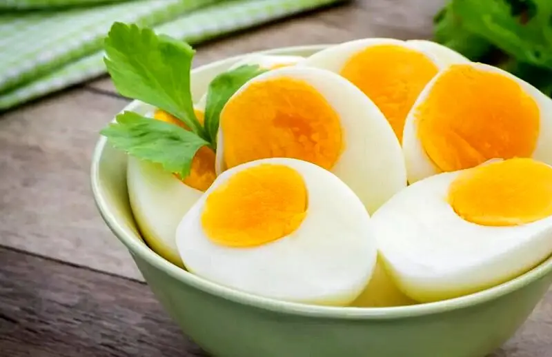 زرده تخم مرغ مفید تر است یا سفیده آن؟