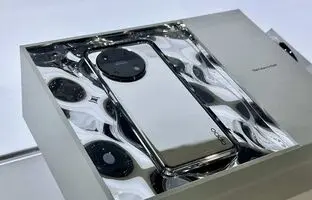 (ویدئو) رونمایی از گوشی نسل آینده اوپو با بدنه تمام شیشه ای!