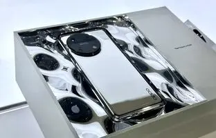 (ویدئو) رونمایی از گوشی نسل آینده اوپو با بدنه تمام شیشه ای!