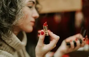ساخت رژلب ضد ویروس و باکتری