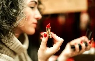 ساخت رژلب ضد ویروس و باکتری