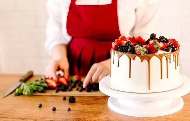 10 ابزار ضروری کیک پزی برای تازه کارها