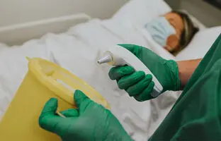 علتِ عفونت‌های مرگبارِ پس‌ از بستری مشخص شد؛ خودِ بیماران!