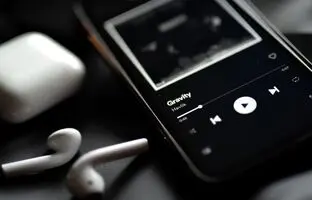 چطور یک آهنگ را بدون دانستن نام و شعر آن پیدا کنیم؟