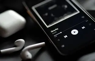 چطور یک آهنگ را بدون دانستن نام و شعر آن پیدا کنیم؟