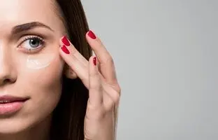 معرفی بهترین کرم های ضد چروک دور چشم