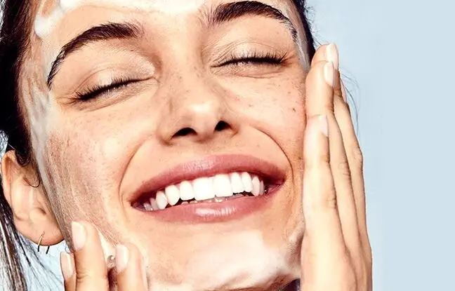 بهترین پاک کننده های صورت برای پوست های خشک و حساس
