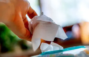 ۷ ترفند برای تمیز کردن یخچال در کمتر از ۳۰ دقیقه