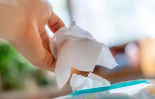 ۷ ترفند برای تمیز کردن یخچال در کمتر از ۳۰ دقیقه