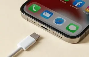 اپل می‌خواهد عملکرد USB-C را در آیفون محدود کند