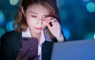 راهکارهای محافظت از چشم هنگام کار با موبایل