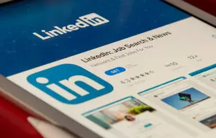 لینکدین برای تکمیل پروفایل کاربران خود از هوش مصنوعی OpenAI استفاده می‌کند