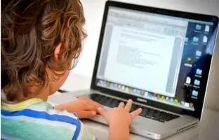 شبکه های اجتماعی با روان فرزندانمان چه می کنند؟