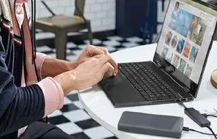 آیا اتصال دائم لپ‌تاپ به برق درست است؟