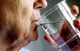 علت خشکی دهان چیست و چطور برطرف می شود؟