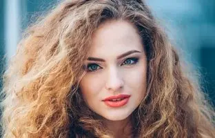 راهنمای خرید بهترین کرم تقویت کننده موهای خشک و آسیب دیده