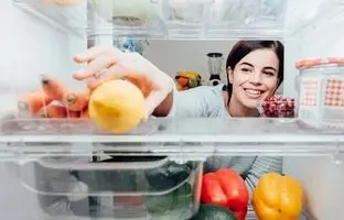 شش بوگیر فوق العاده برای خلاص شدن از شر بوی بد یخچال