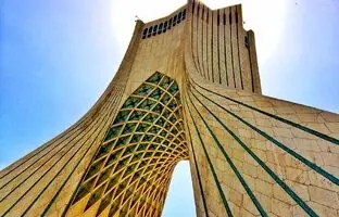 (تصاویر) بازسازی شگفت انگیز برج آزادی توسط هوش مصنوعی