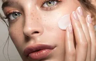 راهنمای خرید بهترین کرم روشن کننده پوست خارجی
