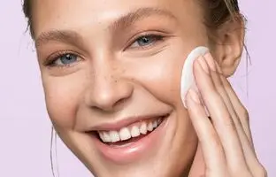 راهنمای خرید بهترین پاک کننده صورت برای پوست نرمال